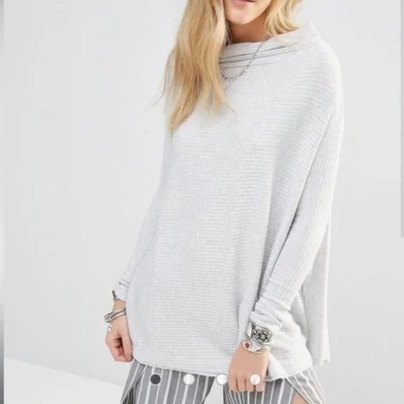 Free People ~Gray Lover Rib Thermal Raw Hem Tunic Top in size Medium - Picture 3 of 13